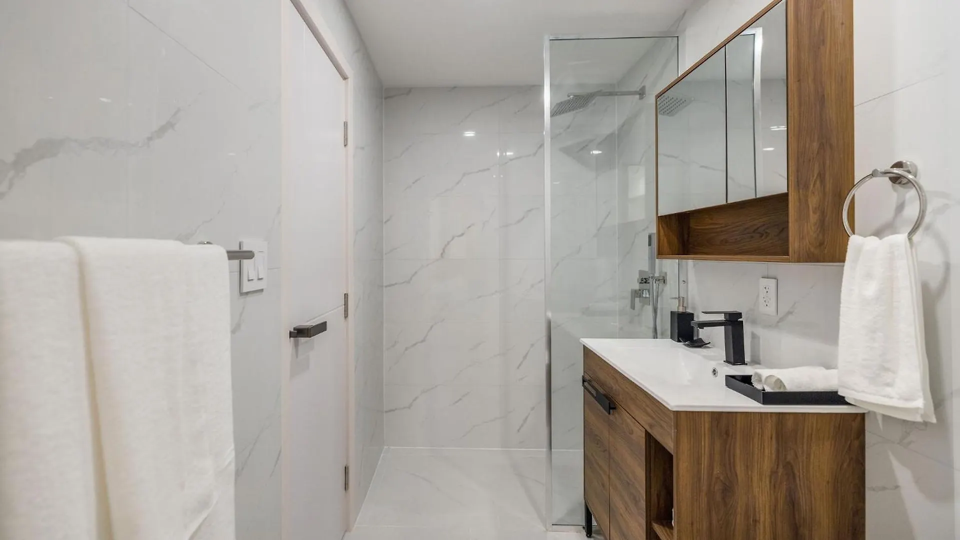 Stylish Luxury 1Br In Paradise 0*, West Bay